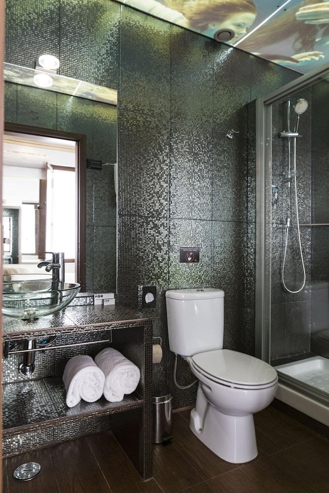 Art Aparthotel 4*